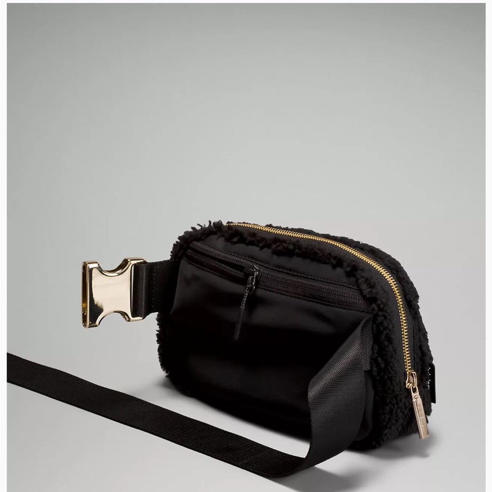 NWT Black Lululemon Fleece Sherpa Everyday Belt Bag! - Picture 9 of 10